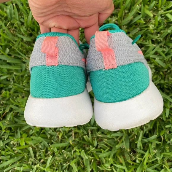 Nike Roshe One South Beach Shoes - Picture 3 of 6